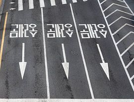 Fahrbahnmarkierung in Seoul.