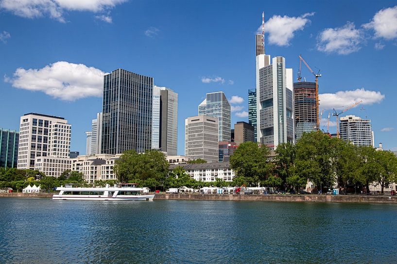 Uitzicht op de skyline van Frankfurt am Main van Udo Herrmann
