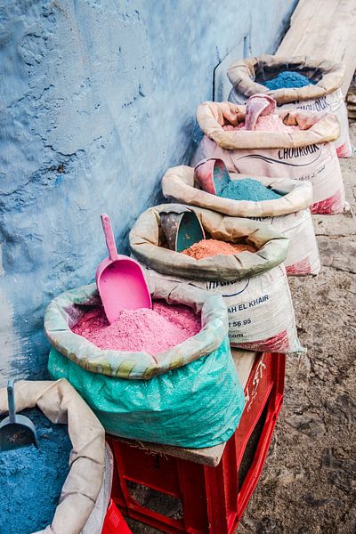 Säcke mit Pulver in Chefchaouen, Marokko von Expeditie Aardbol