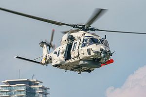 NH-90-Hubschrauber während der Welthafentage 2023.