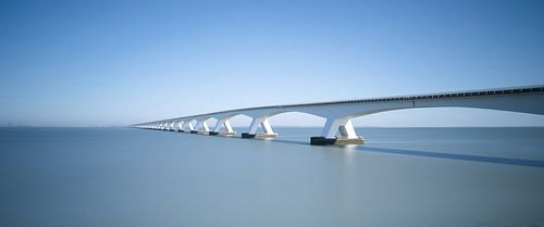 So Dutch . Zeelandbrug met Lange sluitertijd.