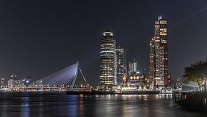 Rotterdam, Blick auf die Erasmus-Brücke und das Hotel New York von Dennis Donders