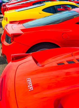 Ferrari 458 Spider, 458 Italia en gele Ferrari 360 Modena sportwagens
