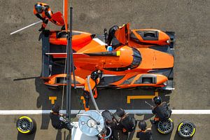 Samenwerking bij de pitstop van een raceauto van bovenaf gezien van Sjoerd van der Wal Fotografie