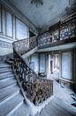 Schönes Treppenhaus in verlassener Villa von Inge van den Brande Miniaturansicht