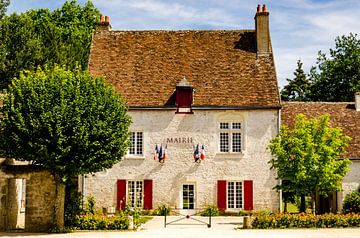 Fassade Rathaus Mairie in Fougères sur Bièvre Loire Frankreich von Dieter Walther