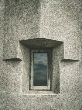 beton gebouw met raam