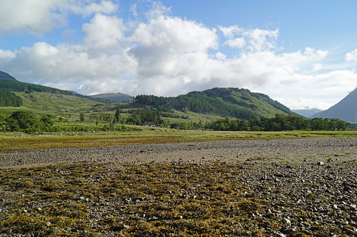 Kleurrijke Glen Etive in Schotland.