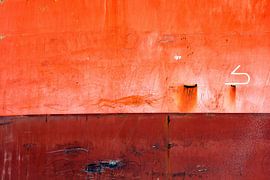 Details of a ship's hull after long voyages. by scheepskijkerhavenfotografie