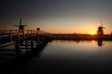 Fotograaf bij zonsopkomst in Kinderdijk van Jurrie Renskers