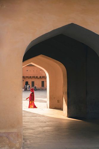 Vrouw in kleurrijke jurk | reisfotografie print | Jaipur India
