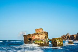 Bunker an der Küste der Ostsee an einem stürmischen Tag