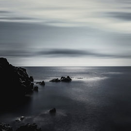 Felsen und Mittelmeer - Langzeitbelichtung