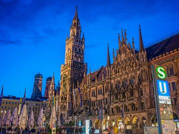 München - Nieuw stadhuis op Marienplatz van t.ART