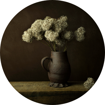 Droogbloemen in vaas, in de lijn van de oude meesters van Joske Kempink