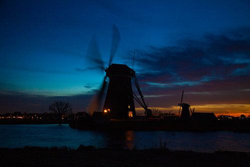Nachtfotografie van een molen, bij Kinderdijk
