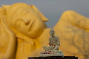 Le souffle de Nirvana au-dessus de Wat Lokayasutha