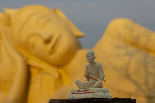 Nirvanas Atem über Wat Lokayasutha von Walter G. Allgöwer