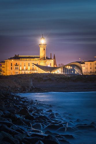 Vuurtoren van Warnemünde en de Teepott