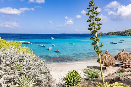 Erholsamer Blick auf Boote im Karibischen Meer bei Boca Sami, Curaçao