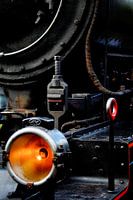 Close-up van imposante stoomlocomotief