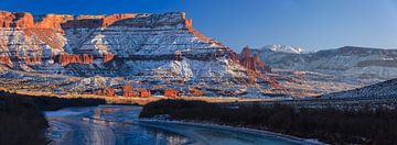 Winter zonsondergang, Fisher Towers, Moab, Utah van Henk Meijer Photography