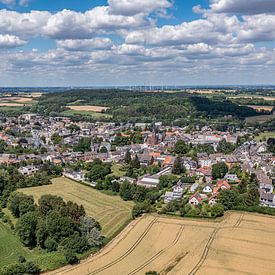 Luchtpanorama van Vaals en omgeving in Zuid-Limburg van John Kreukniet