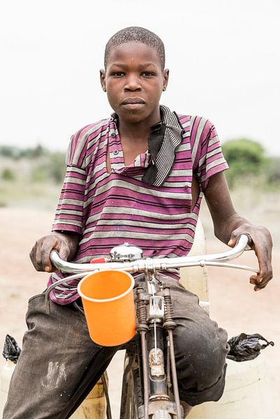 Porteur d'eau en Tanzanie par Jeroen Middelbeek