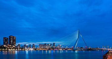 Erasmusbrug in het blauwe uur van Hendrik Karremans