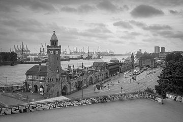 Landungsbrücken Hamburg zwart-wit