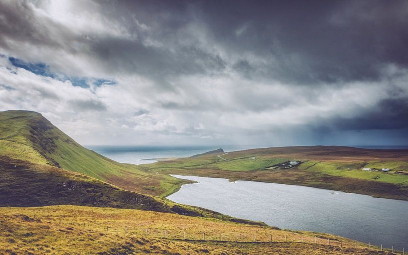 Menschenleere Einsamkeit am Neist Point. Isle of Skye in Großbritannien. Panorama Klippe an den Schottland Highlands! von Jakob Baranowski - Photography - Video - Photoshop