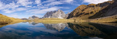 Reflected in the frozen lake by Walter G. Allgöwer