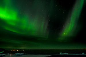 Northern lights over  iceberg lake von Edwin van Wijk