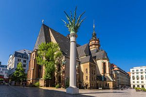 Vue sur la colonne Saint-Nicolas et l'église Saint-Nicolas dans la ville de Leipzig sur Rico Ködder