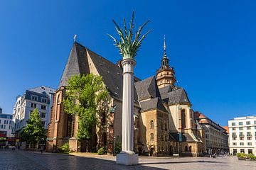 Vue sur la colonne Saint-Nicolas et l'église Saint-Nicolas dans la ville de Leipzig sur Rico Ködder