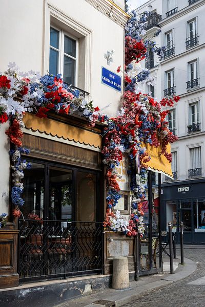 Cafe in Montmartre by Sander Groenendijk