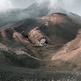 Powerful Etna van Sharon de Groot