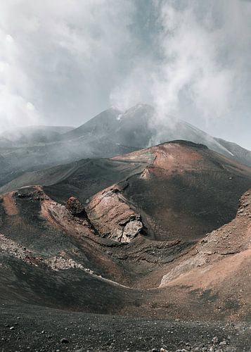 Powerful Etna van Sharon de Groot