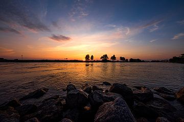 Sonnenuntergang Zutphen Ijssel von Mike van Rest