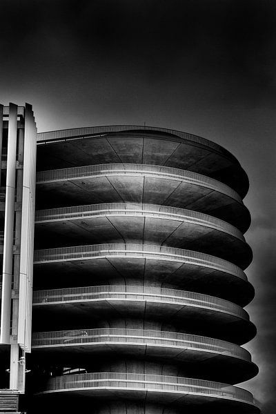 Black-and-white photo of modern architecture: P4 RAI in Amsterdam by Phillipson Photography