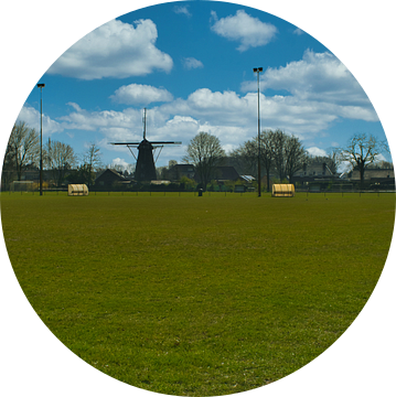 Een gesloten voetbalveld in Maart van Jolanda de Jong-Jansen
