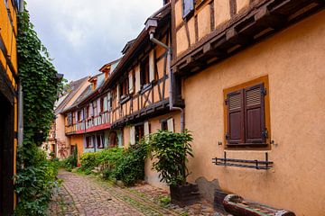Straatbeeld van Eguisheim, Elzas, Frankrijk van Adelheid Smitt