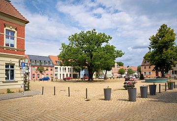 Marktplein van het idyllische stadje Werder aan de oever van de rivier de Havel in de deelstaat Bran van Heiko Kueverling