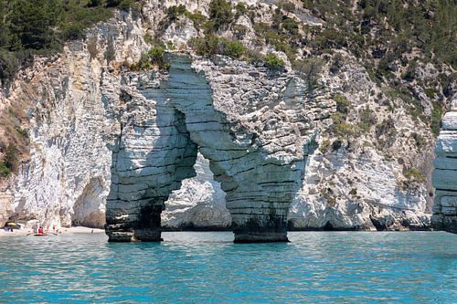 Faraglioni di Baia delle Zagare (1)