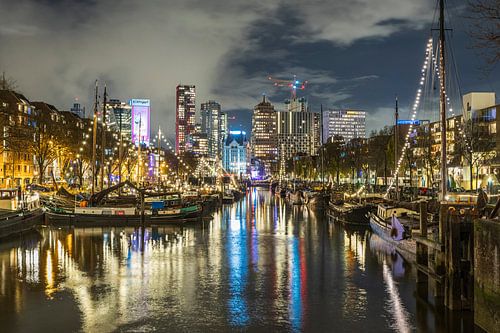 Alter Hafen in Rotterdam beleuchtet