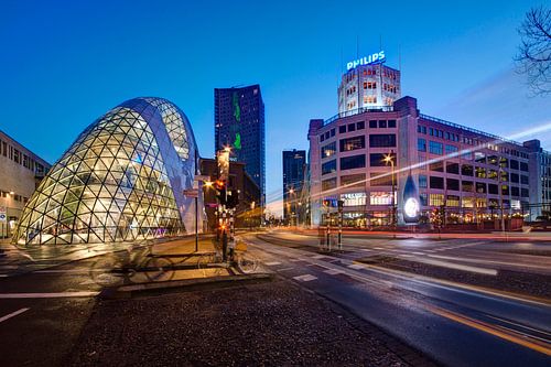 Eindhoven - 18 September plein/Emmasingel - "De Blob" & de Witte Dame