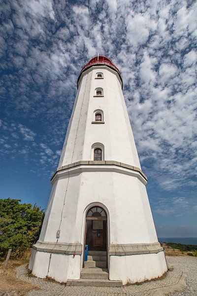 Schäfchenwolken über dem Leuchtturm auf der Insel Hiddensee von GH Foto & Artdesign