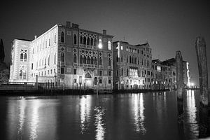 Venetie Canal Grande in de nacht. van Karel Ham
