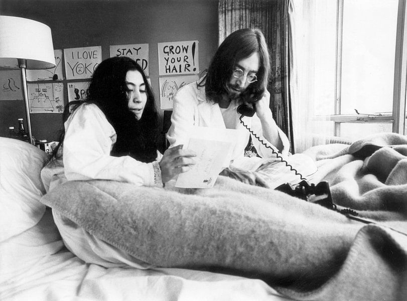 John Lennon et Yoko Ono au lit par Bridgeman Images