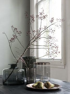 Stilleben mit Vasen auf dem Tisch von Caroline Martinot